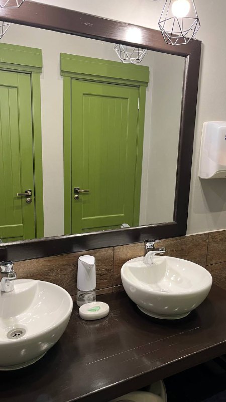 ad589b13-b861-4d72-988c-0e8fde3f666c blank